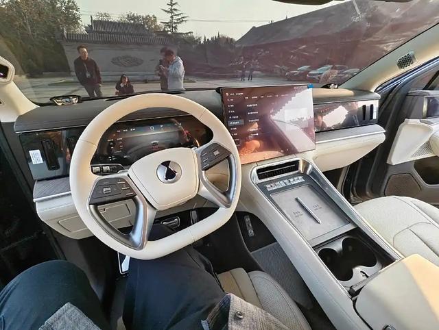 BYD騰勢N9來啦，競爭問界M9，插混引擎爆發925馬力-有駕