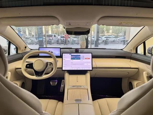 阿維塔12未來設計語言，比上新配色的智界S7顏值更高-有駕