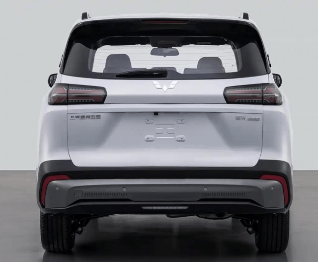 提供燃油/插混/純電,定位10萬級車,五菱星光560曝光