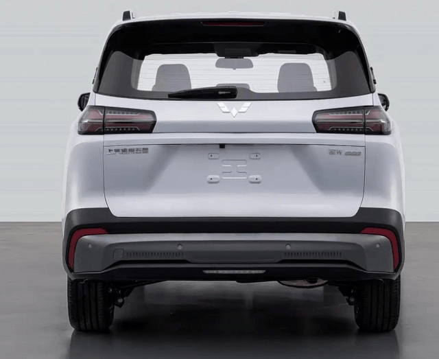 提供燃油/插混/純電,定位10萬級車,五菱星光560曝光